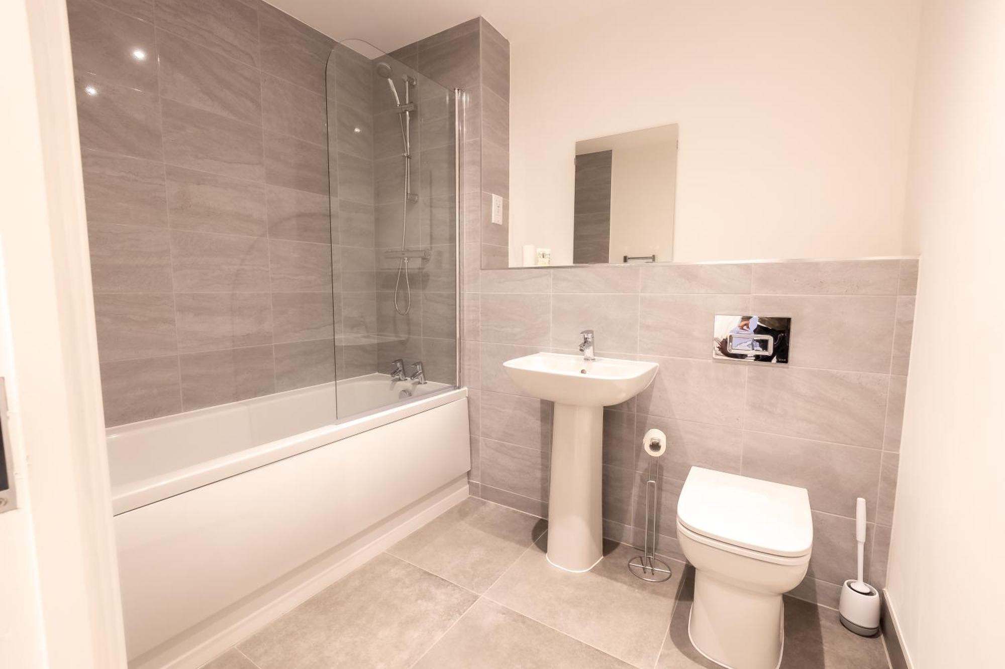 Pristine 1 And 2 Bedroom Apartments Near Business District By Belvilla Бирмингам Екстериор снимка