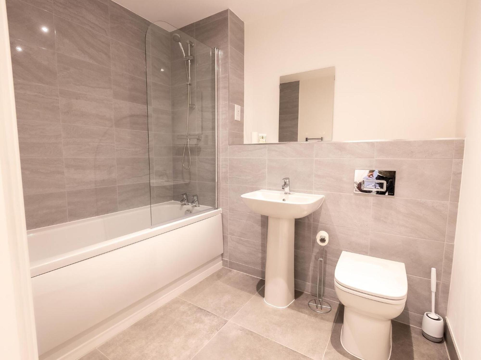Pristine 1 And 2 Bedroom Apartments Near Business District By Belvilla Бирмингам Екстериор снимка