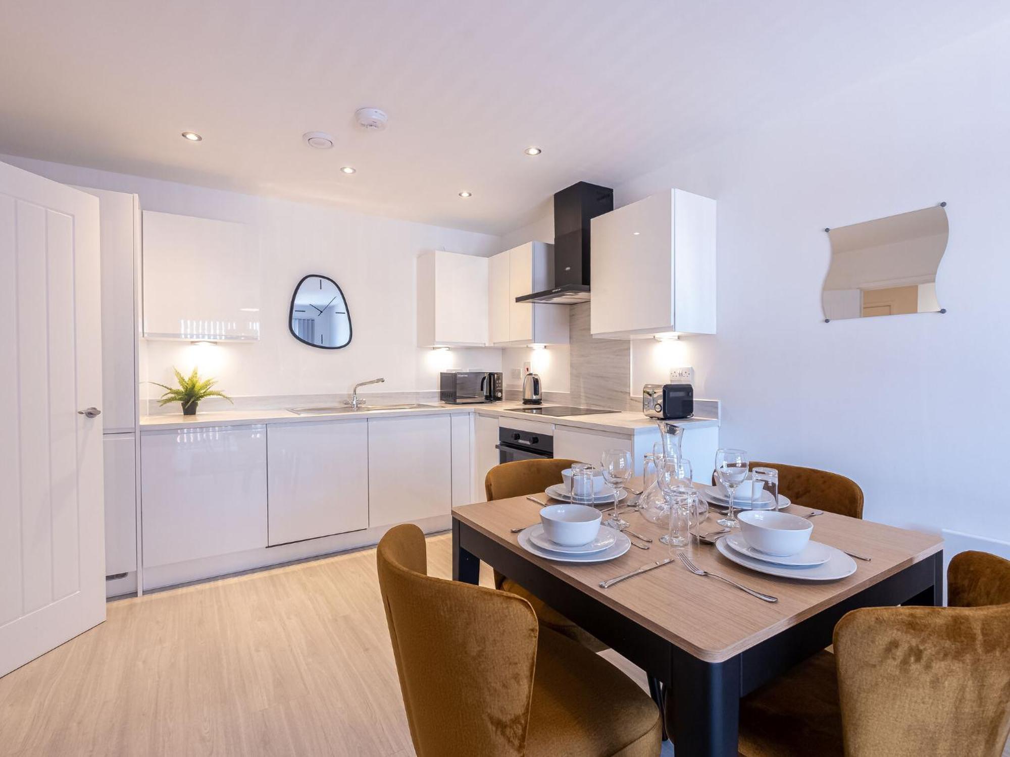 Pristine 1 And 2 Bedroom Apartments Near Business District By Belvilla Бирмингам Екстериор снимка