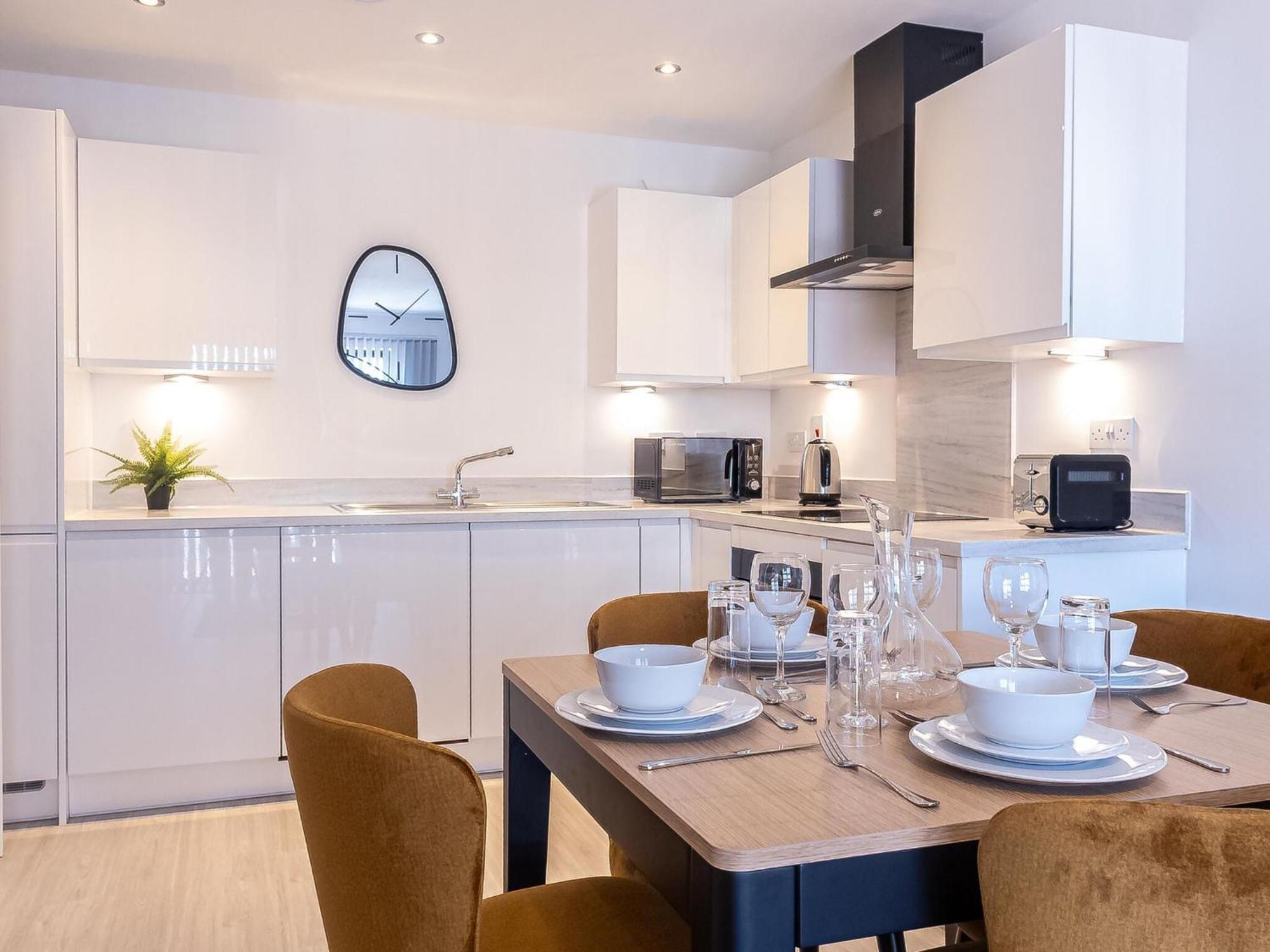 Pristine 1 And 2 Bedroom Apartments Near Business District By Belvilla Бирмингам Екстериор снимка